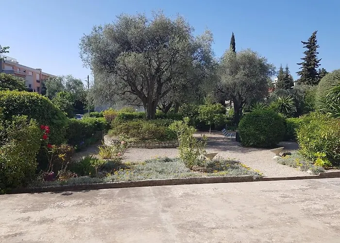 4 Pieces Vue Jardin Calme En Ville
